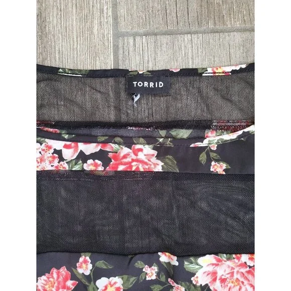 Torrid Black Floral Mesh Panel Short Sleeve Shirt Blouse Plus Size measures 1/2 - Picture 2 of 4